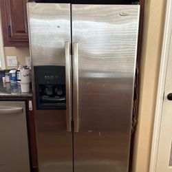 Whirlpool Refrigerator Model ED2FHEXVS03 Ice And Water Maker