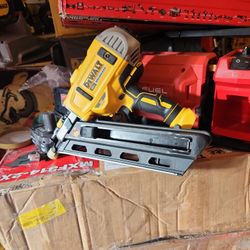DEWALT
20V MAX XR Lithium-Ion Cordless Brushless 2-Speed 30° Paper Collated Framing Nailer (Tool Only)
Slightly Use STORE PRICE $369