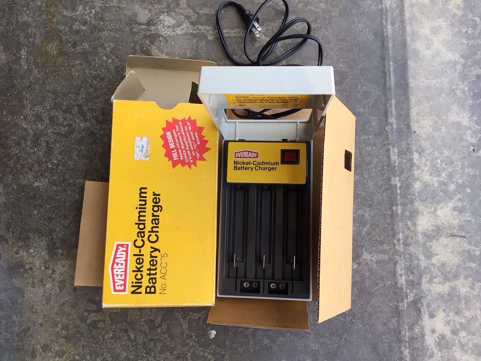 BATTERY CHARGER NEW