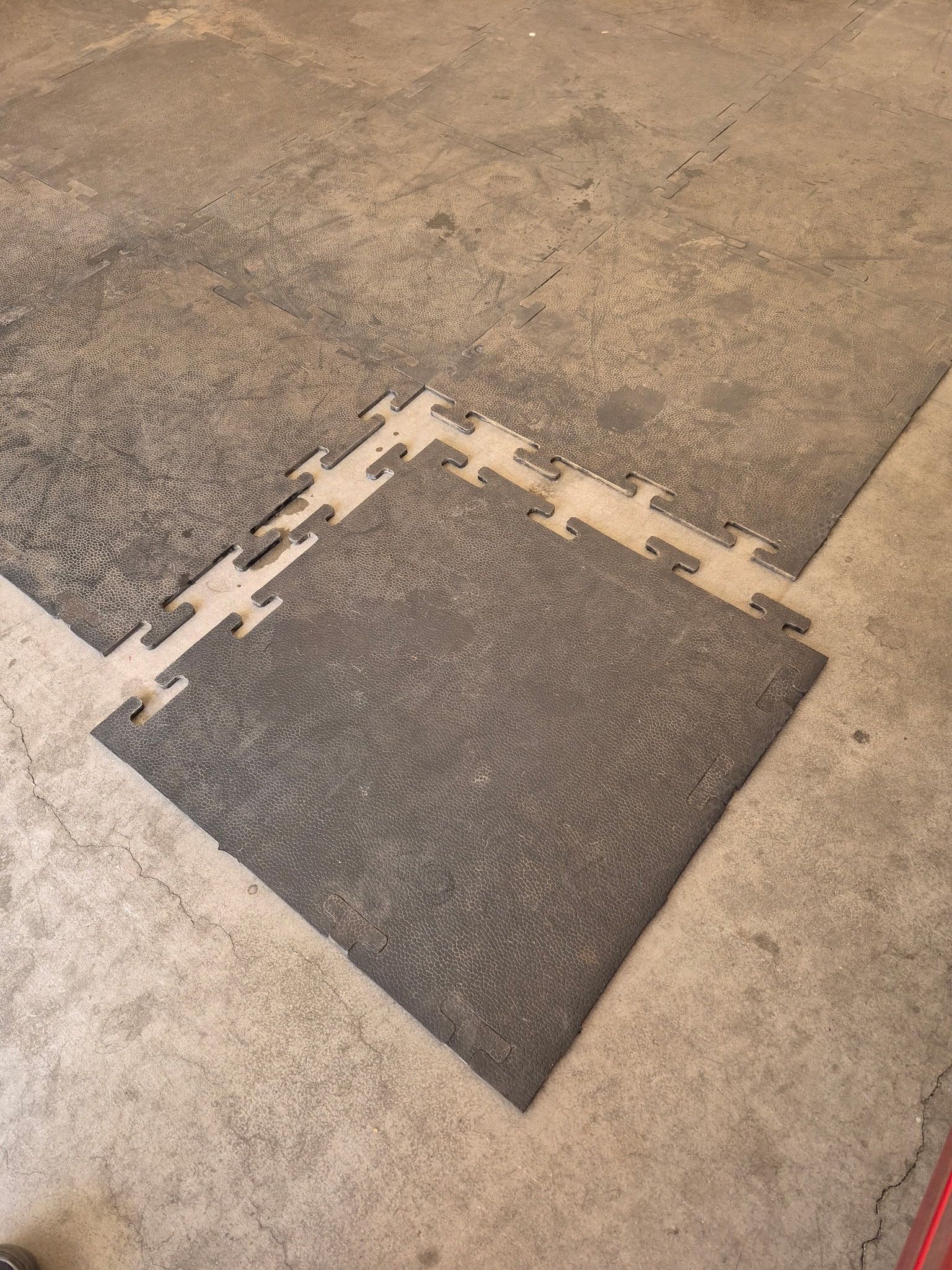 Hard rubber, commercial grade floor mats