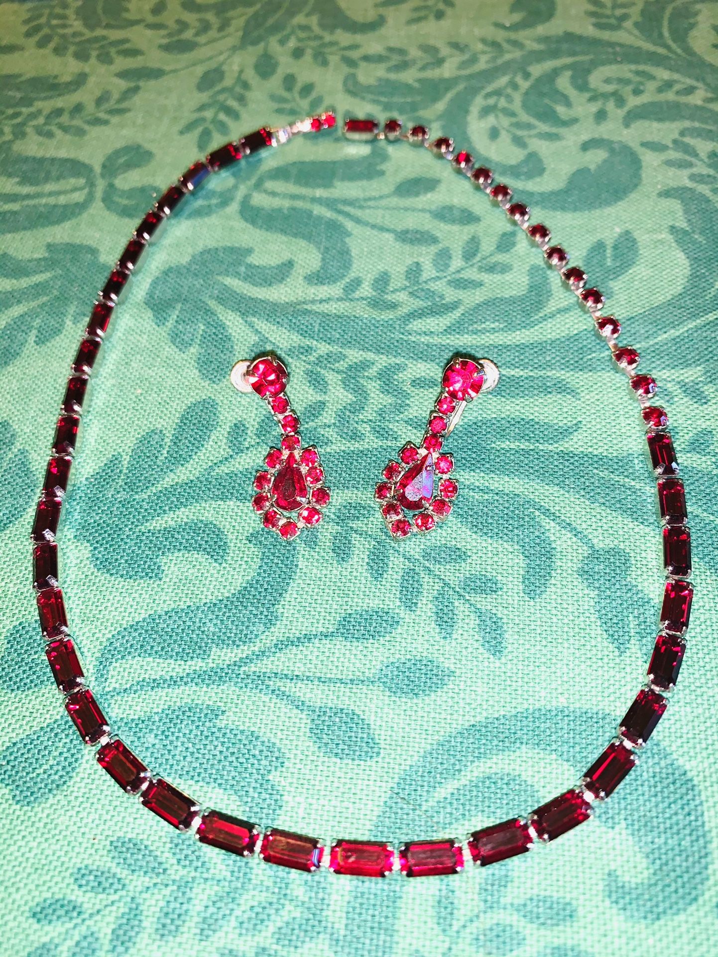 RARE VINTAGE 1940 FENICHEL EMERALD CUT RUBY RED CHOKER & MATCHING SCREW-On EARRINGS