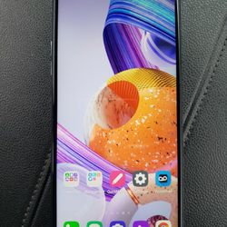 6.8" LG Stylo 6. 64GB Storage. Boost Mobile. Comes With a Cover.