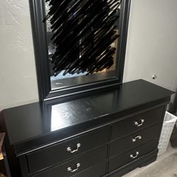 Black Dresser With Mirror