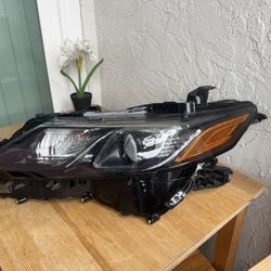 Toyota Camry OEM Headlight Right