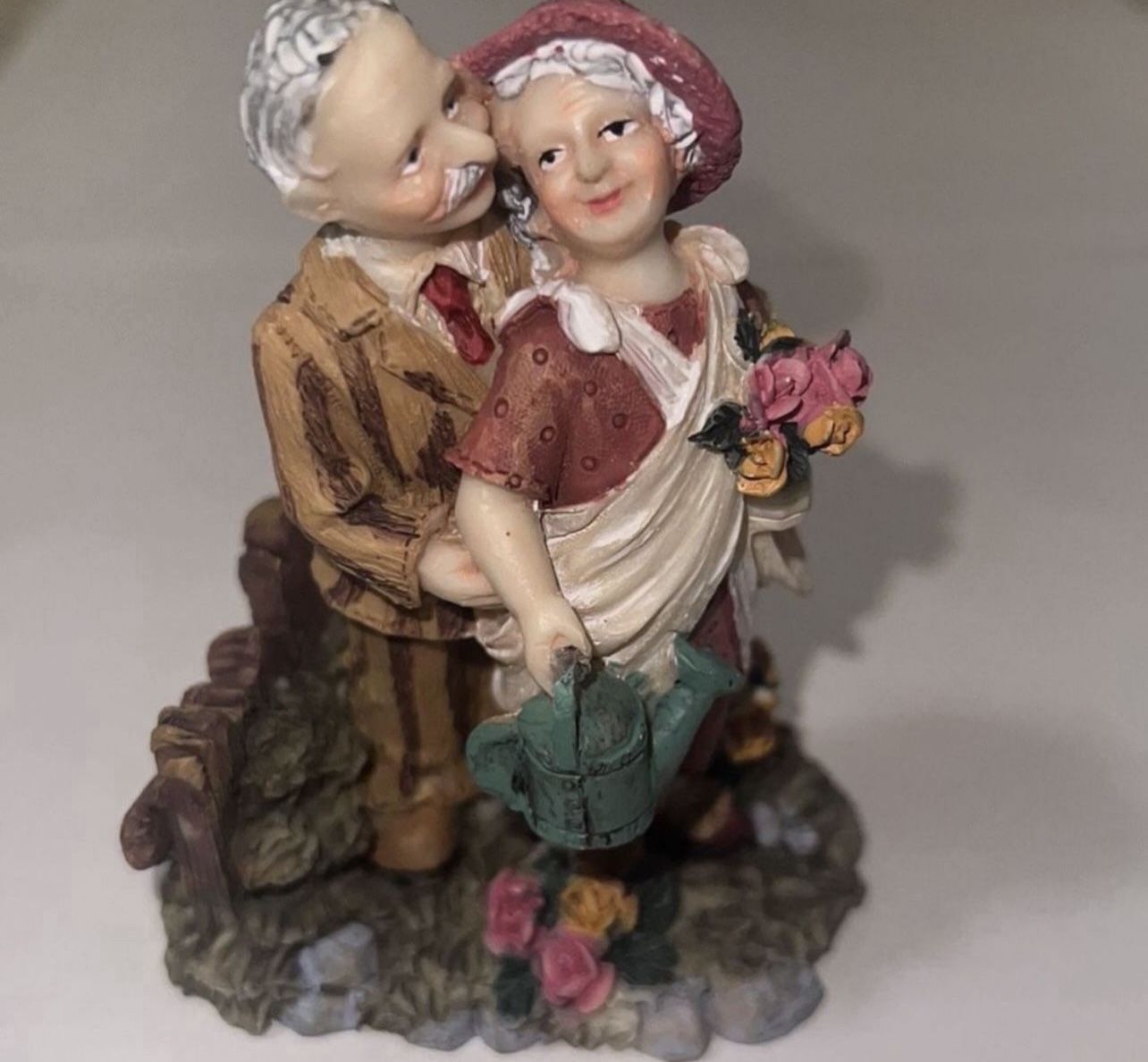 Grand Parent Couple Statue Decorative Showpiece Gift Item Home Decor 