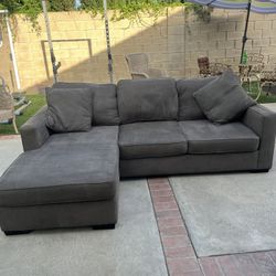 Gray L Sectional(Free Delivery 🚚)