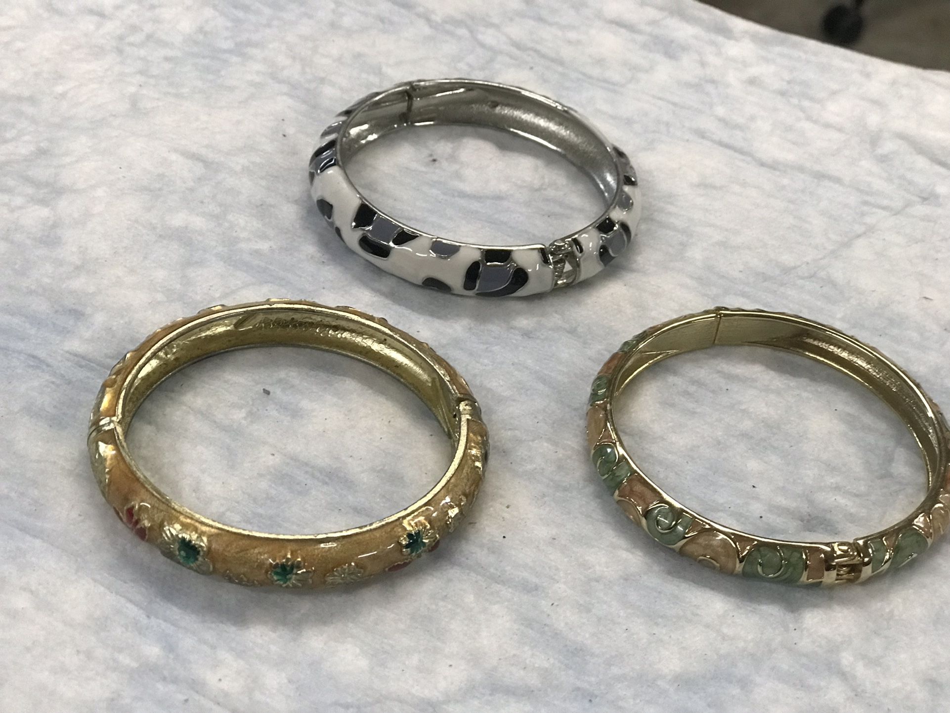lot of (3) womans bracelets, u get all 3
