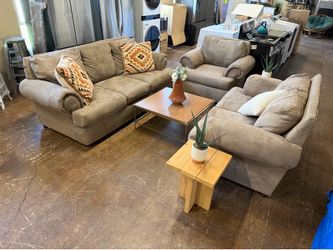 🤩 3pc Sofa 🛋️ set  with coffee table 💰