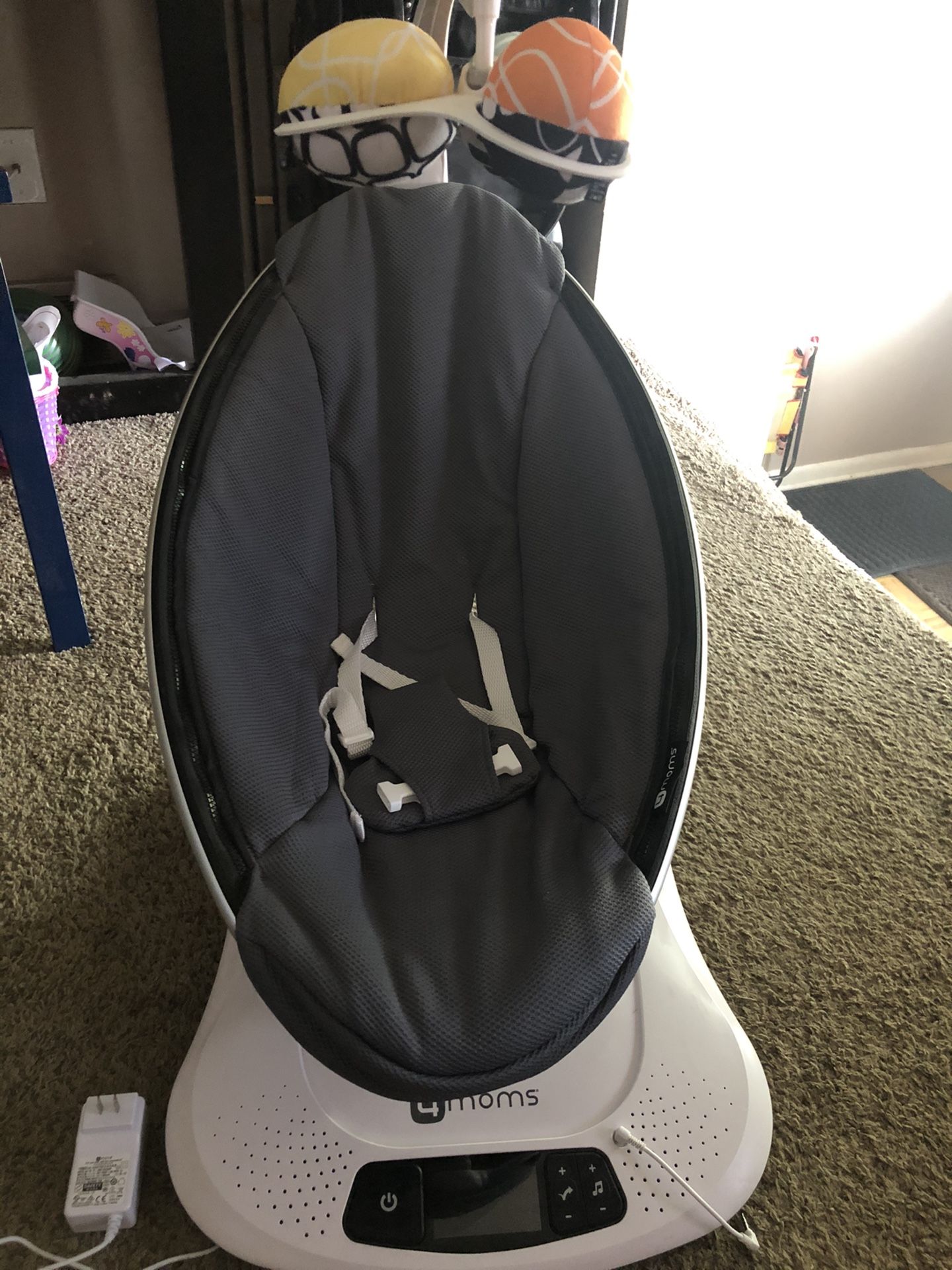 4 Moms Mamaroo baby swing