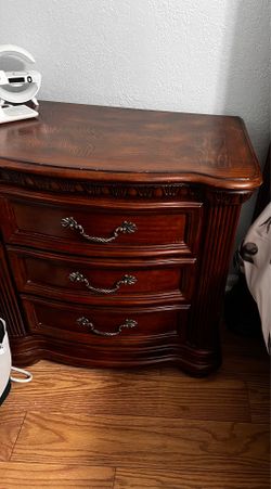 2 nightstands