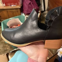 Women’s Ruffled Ankle Booties