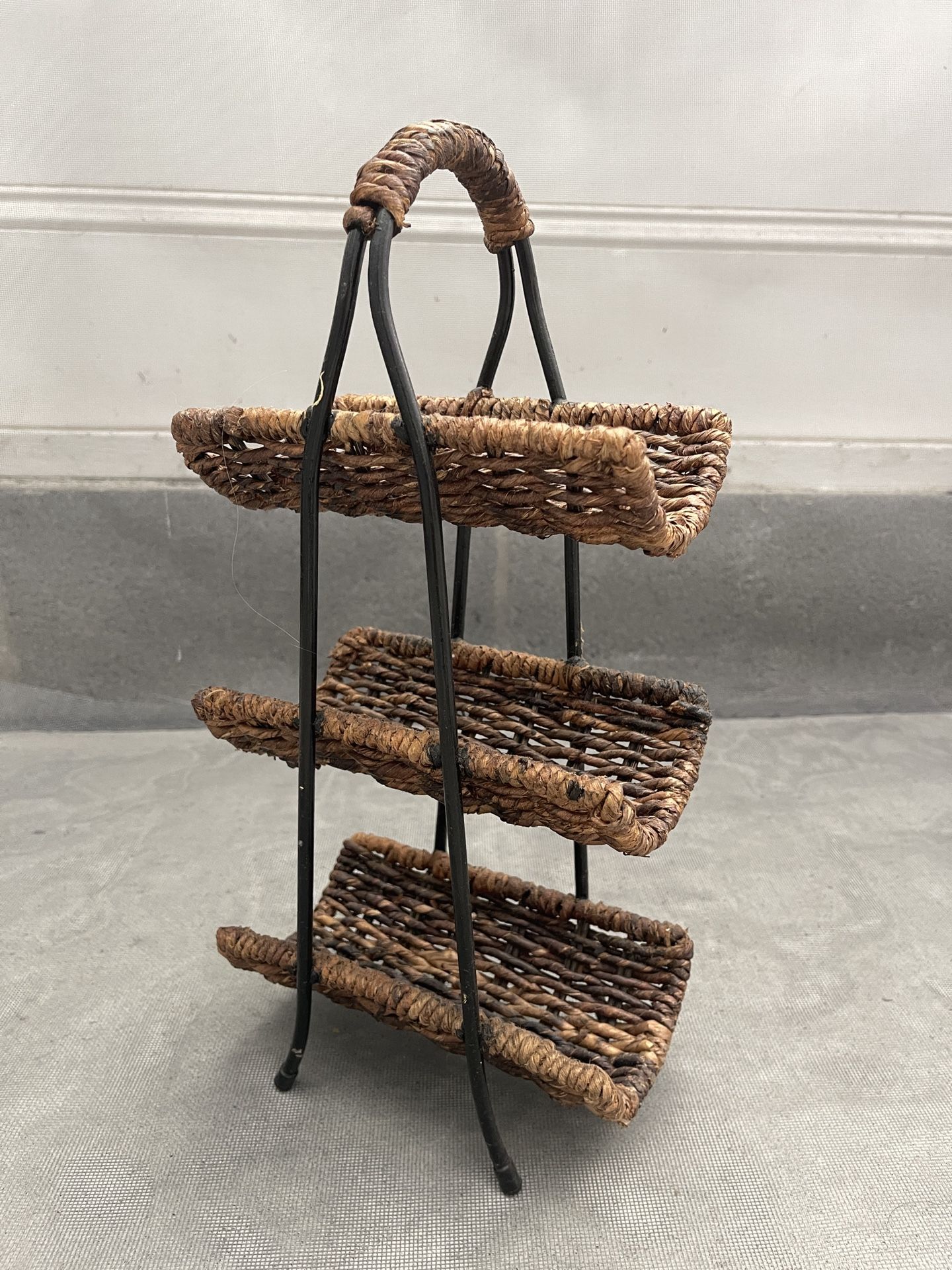 Countertop Iron & Wicker Raffia 3-Bottle Wine Rack Bottle Holder