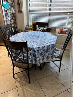 4 Chairs of dining set