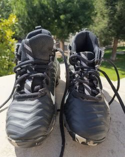 Boys Nike alpha menace 2 black and white football cleats