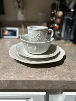 Lenox French pearl dinner set