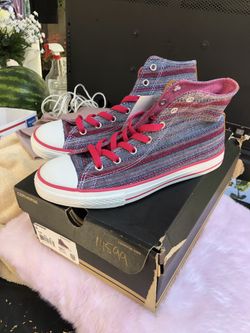 Women’s Size 6 Converse High Top