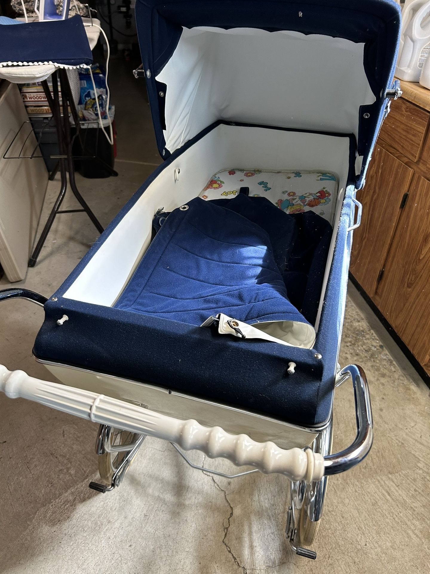 bumbleride twin double stroller Indie Color:White - Short Visor - Black Inner Coors Light x American global-colorgroup-brown it adapts effortlessly to