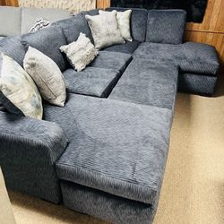 Double Chaise Stunning Sectional!