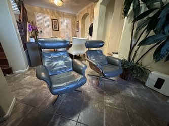 Set Of Two Elegant Seivel Reclining Arm Chairs with Manual Headrest 