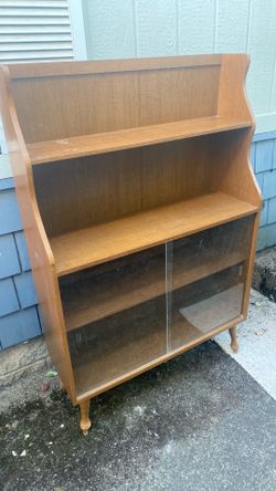 Shelf with glass slides