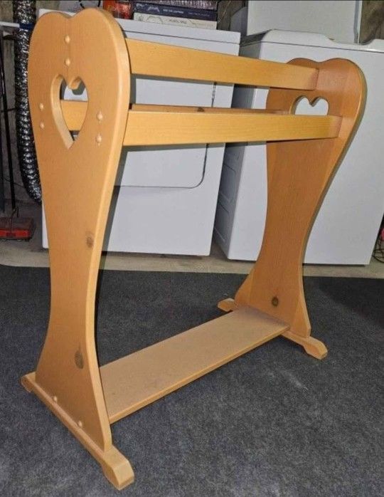 Standing Wooden Quilt/Blanket Hanging Rack
