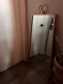 Gold perfume shaped mirror 50