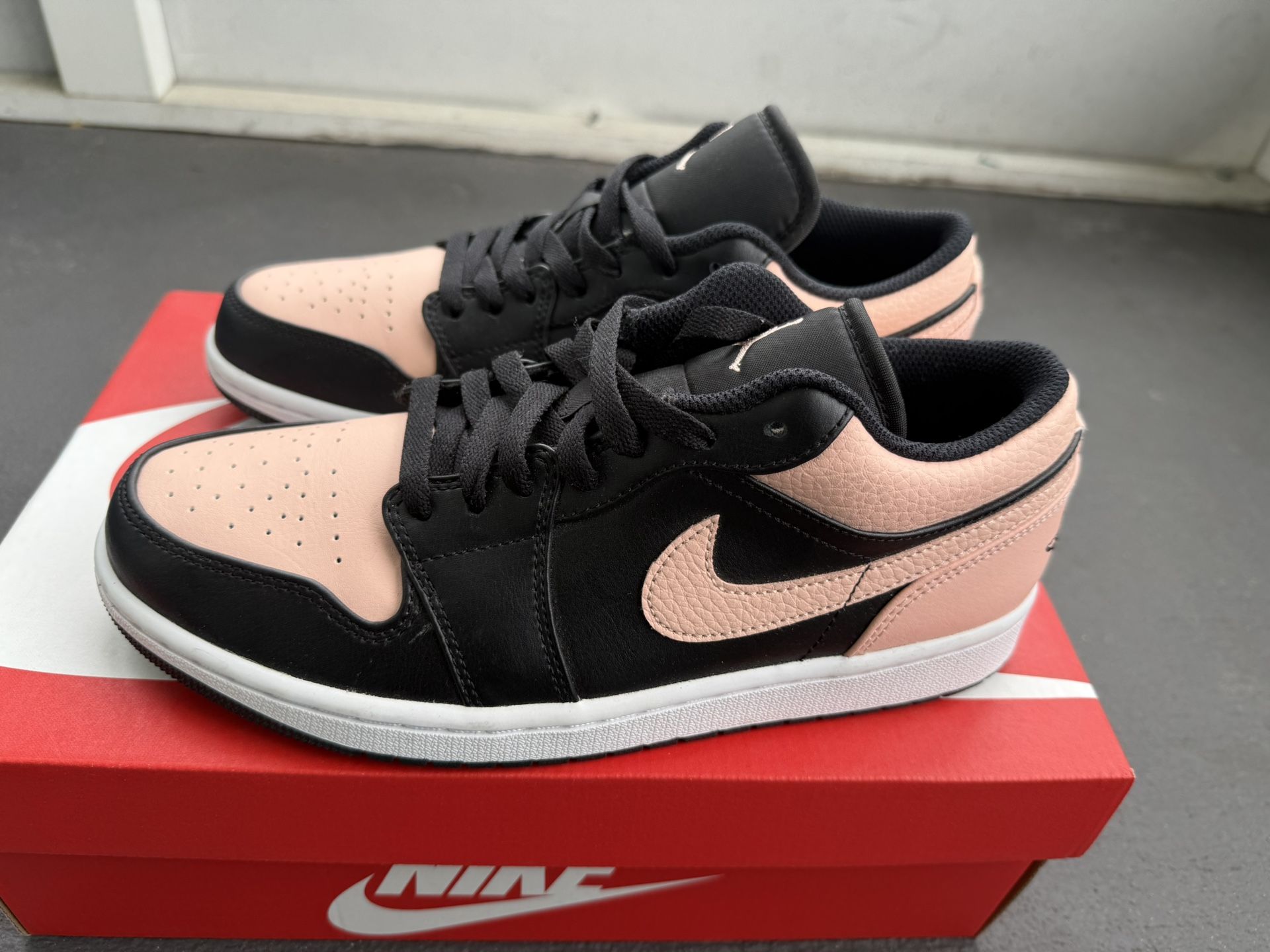 Air Jordan 1 Low Crimson TINT