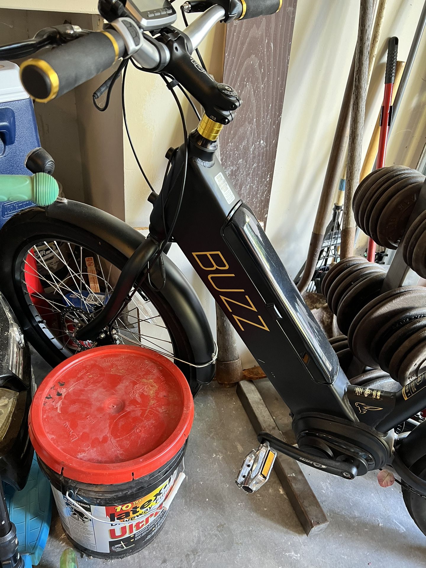 Fat Tire Electric Bike. Very Smooth. Buzz Brand.