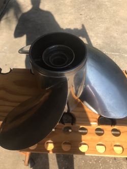 Yamaha stainless propeller. 18P. R-H