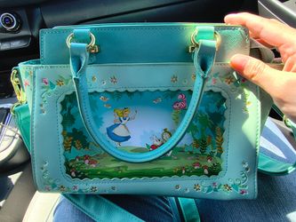 Lounge fly Disney Alice in the Wonderland bag