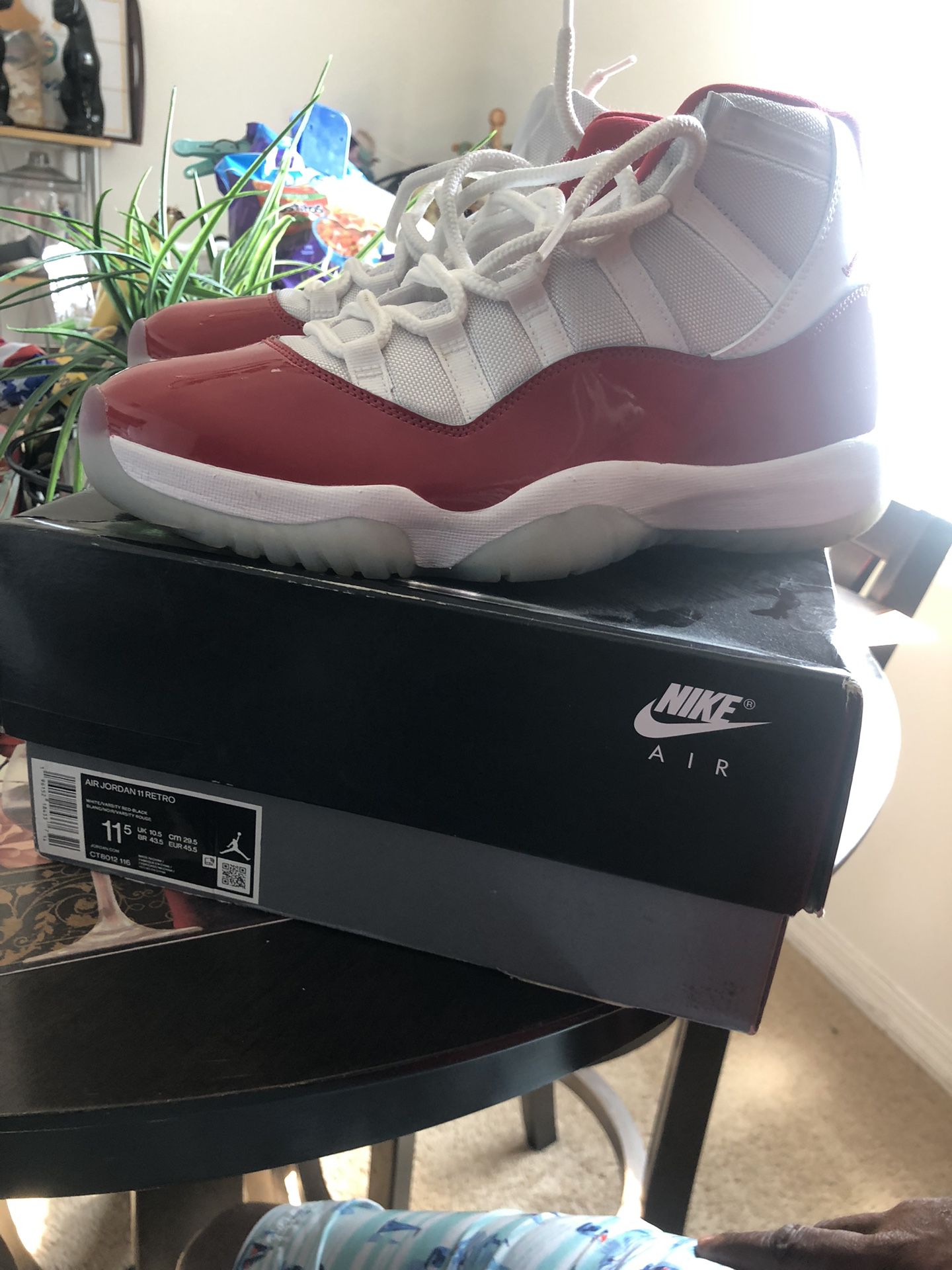 Nike Jordan 11 Retro Cherry Size 11.5