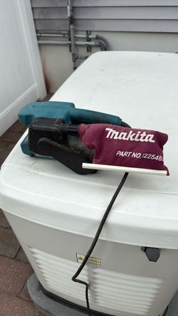 Makita 8” belt sander