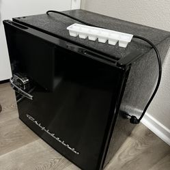 Mini Fridge 