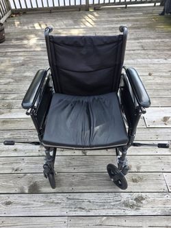 Medline Guardian K3 Lightweight Wheelchair (18" Seat) – Elevating Leg Rests Included