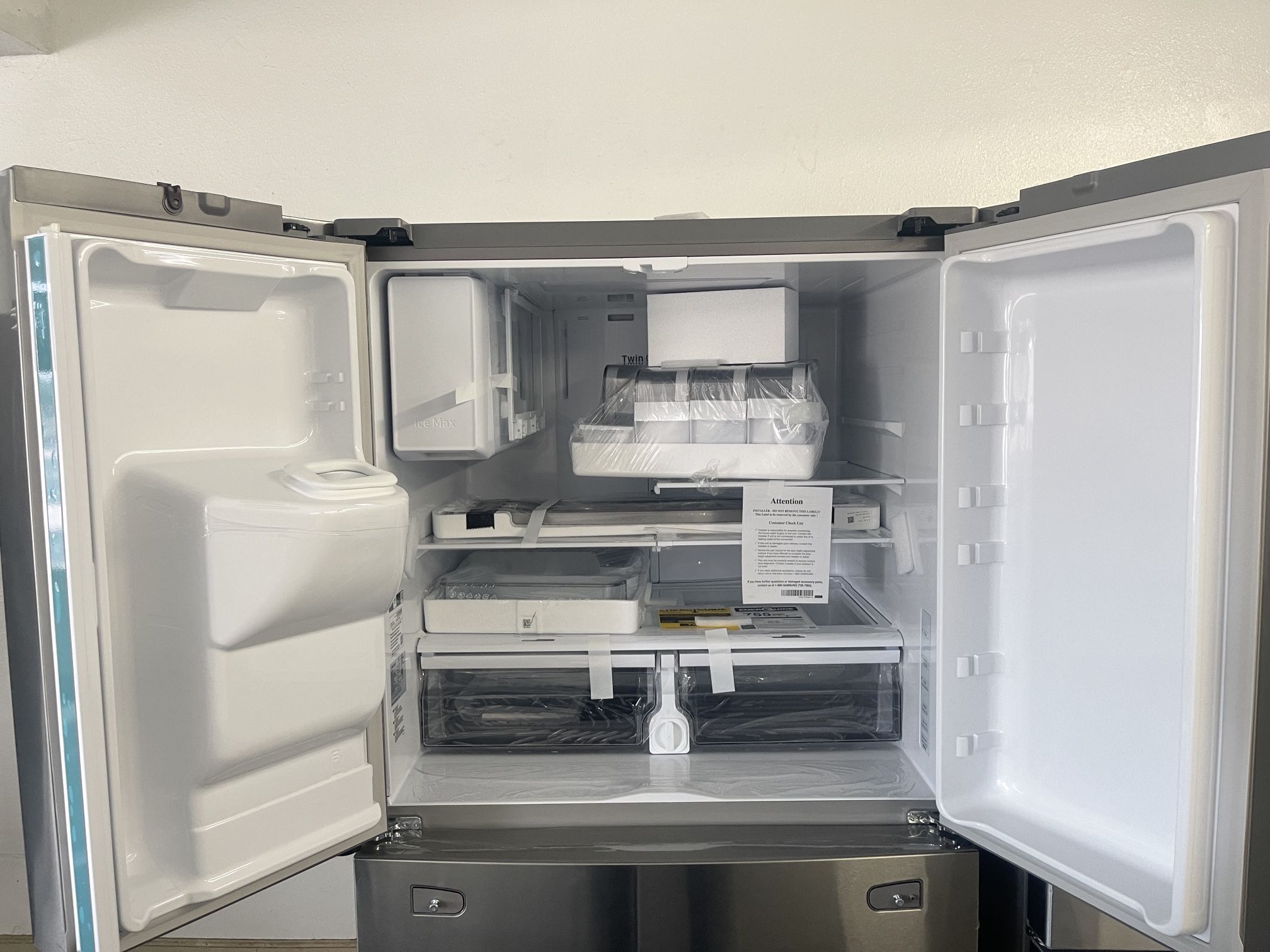 New Samsung stainless steel French door refrigerator 28 cubic Home & Garden