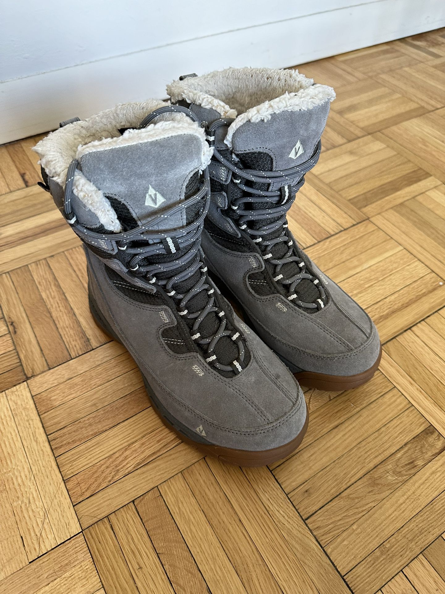 Vasque 7805 Gray Pow Pow Suede Ultra Dry Boots Women’s 7.5