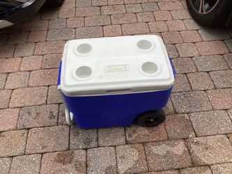 Coleman Wheeled Cooler with Pull Handle – Blue/White – Cup Holders