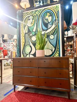 Lovely Morris 6 Drawer Dresser