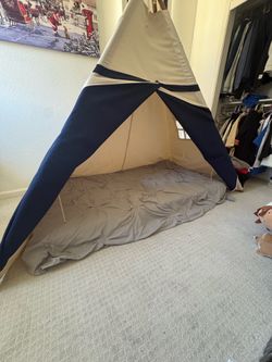 Kids Indoor Teepee Tent / Play Tent