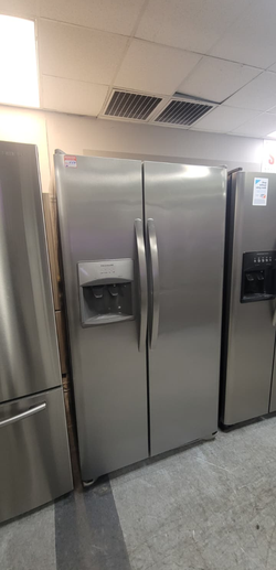 Frigidaire Side‑by‑Side Fridge – Stainless, Ice/Water Dispenser