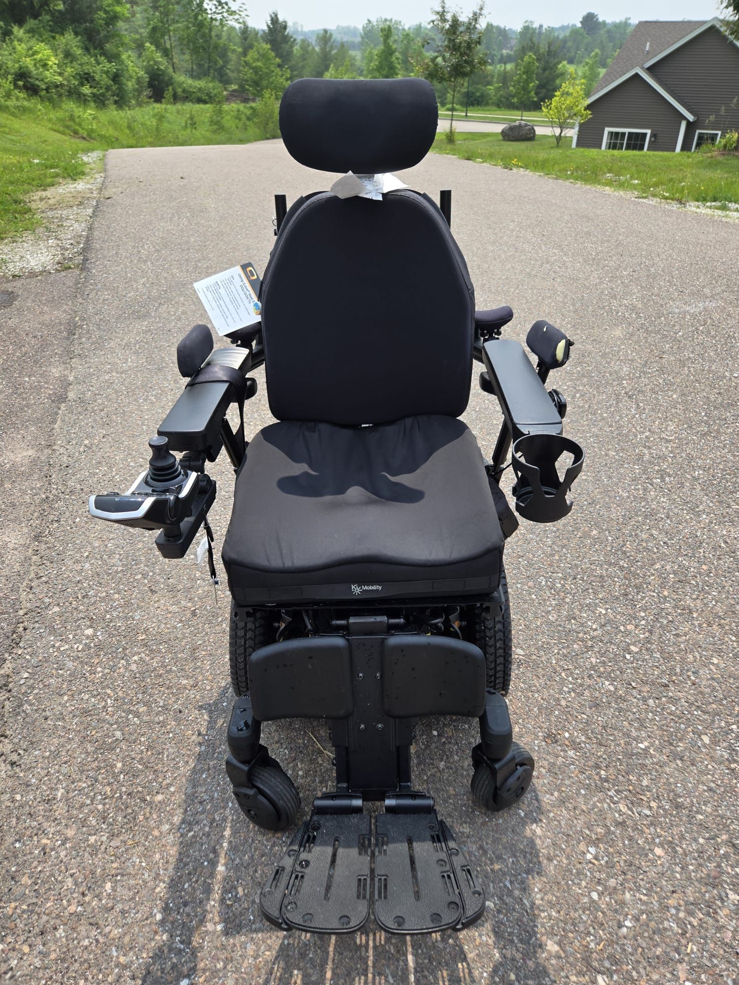 Power wheelchair- Quantum Q6 Edge 3 Stretto
