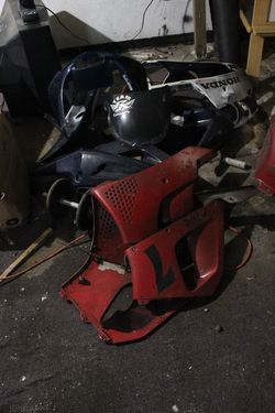CBR 900 PARTS TANKS AND FAIRINGS