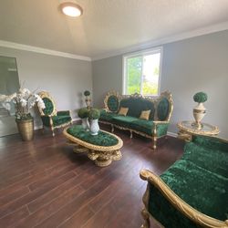 Beautiful gorgeous Victorian living room set