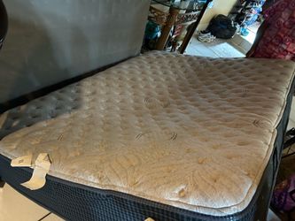 Full size mattress and box spring