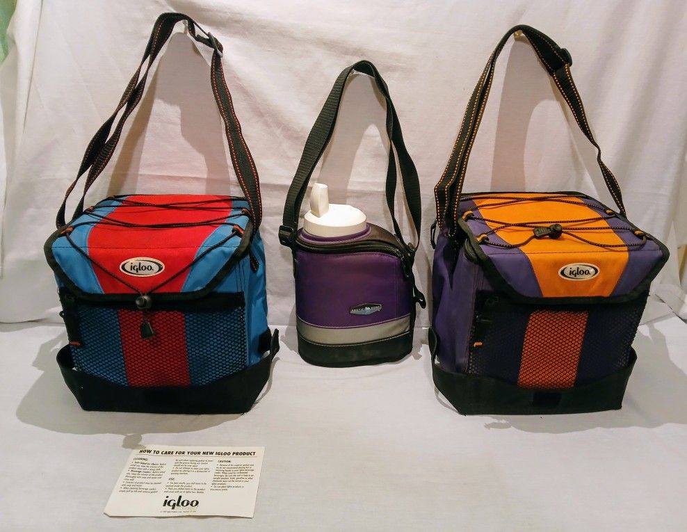 2 Insulated Lunch Bags & 2qt Jug
w/ Insulated Tote