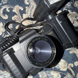 Preowned AKIRA 7000DVT FOCUS 35 MM CAMERA WITH FLASH | Black | 35mm. In good working condition located off lake mead and Simmons area asking $20