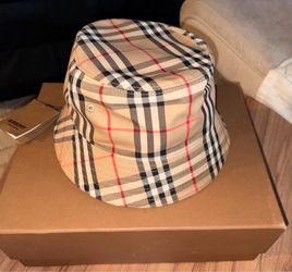 Burberry bucket hat