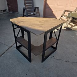 Corner desk