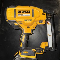 Dewalt Stapler 