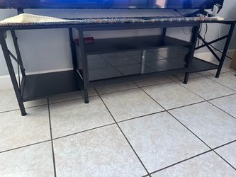 Mueble TV 75” - 70$